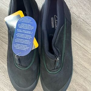 Clarks womens Black boots with Green Stitching and Front Zipper